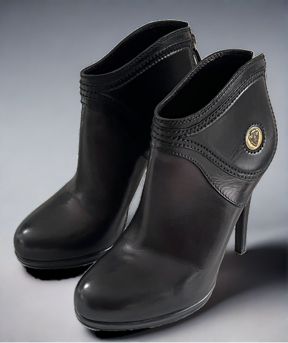 Gucci Diana Hysteria Ankle Boots, Black.